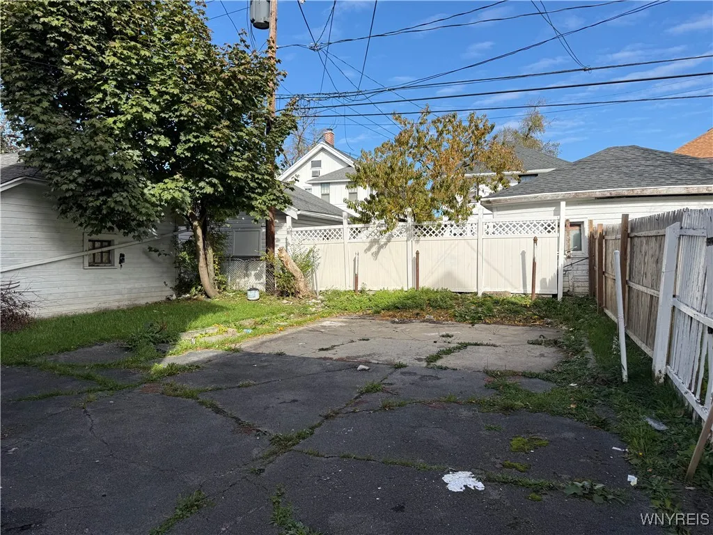 240 Lisbon Avenue, Buffalo, New York 14215, Buffalo, New York 14215, 6 Bedrooms Bedrooms, ,2 BathroomsBathrooms,Residential,For Sale,240 Lisbon Avenue, Buffalo, New York 14215,0,B1647223