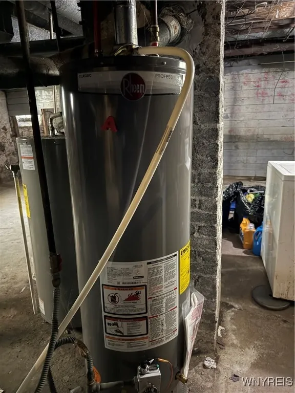 240 Lisbon Avenue, Buffalo, New York 14215, Buffalo, New York 14215, 6 Bedrooms Bedrooms, ,2 BathroomsBathrooms,Residential,For Sale,240 Lisbon Avenue, Buffalo, New York 14215,0,B1647223