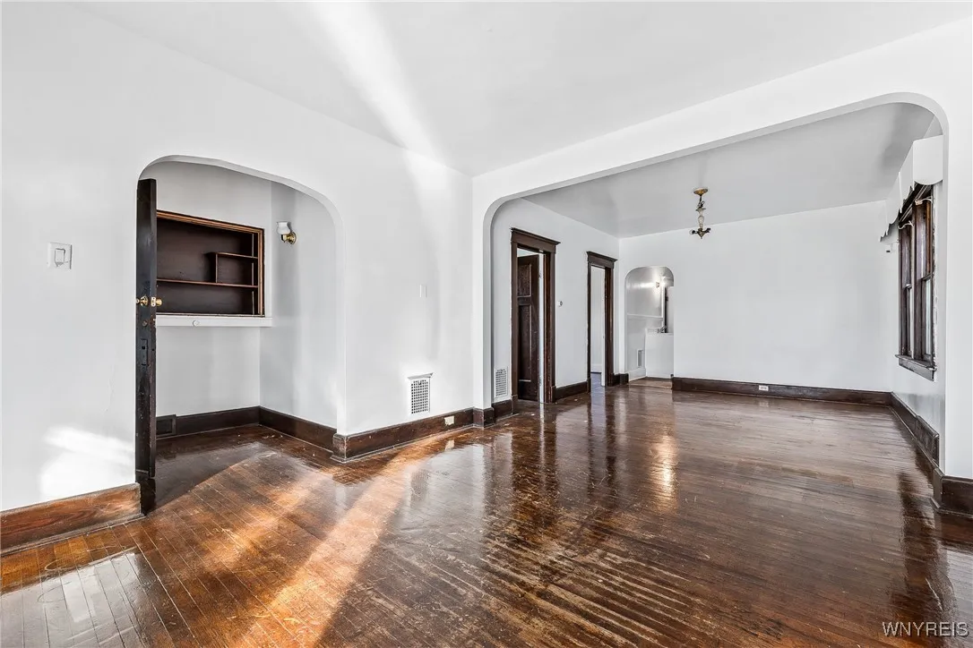 1314 East Ferry Street N, Buffalo, New York 14211, Buffalo, New York 14211, 6 Bedrooms Bedrooms, ,2 BathroomsBathrooms,Residential,For Sale,1314 East Ferry Street N, Buffalo, New York 14211,0,B1648732