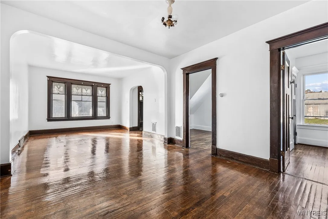 1314 East Ferry Street N, Buffalo, New York 14211, Buffalo, New York 14211, 6 Bedrooms Bedrooms, ,2 BathroomsBathrooms,Residential,For Sale,1314 East Ferry Street N, Buffalo, New York 14211,0,B1648732