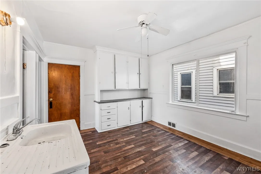 1314 East Ferry Street N, Buffalo, New York 14211, Buffalo, New York 14211, 6 Bedrooms Bedrooms, ,2 BathroomsBathrooms,Residential,For Sale,1314 East Ferry Street N, Buffalo, New York 14211,0,B1648732