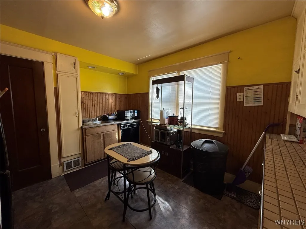196 Lasalle Avenue, Buffalo, New York 14214, Buffalo, New York 14214, 6 Bedrooms Bedrooms, ,2 BathroomsBathrooms,Residential,For Sale,196 Lasalle Avenue, Buffalo, New York 14214,0,B1648378