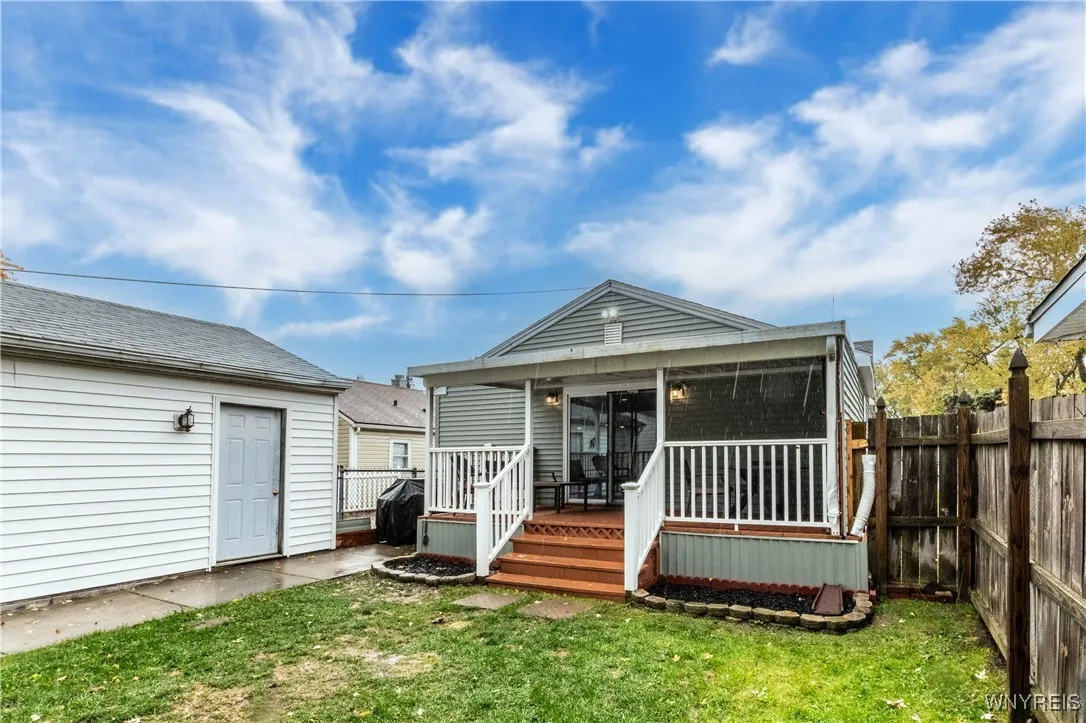 80 State St, Tonawanda, New York 14150, Tonawanda, New York 14150, 3 Bedrooms Bedrooms, 6 Rooms Rooms,1 BathroomBathrooms,Residential,For Sale,80 State St, Tonawanda, New York 14150,0,B1648613