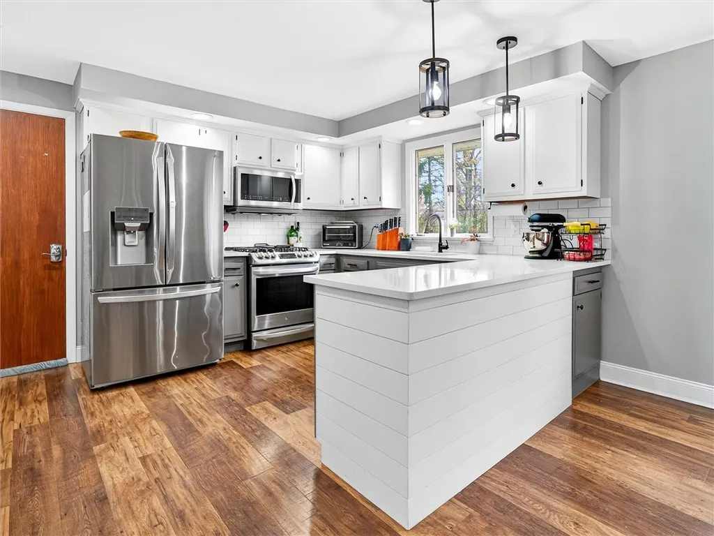 82 Nory Lane, Gates, New York 14606, Gates, New York 14606, 3 Bedrooms Bedrooms, 7 Rooms Rooms,2 BathroomsBathrooms,Residential,For Sale,82 Nory Lane, Gates, New York 14606,0,R1648755