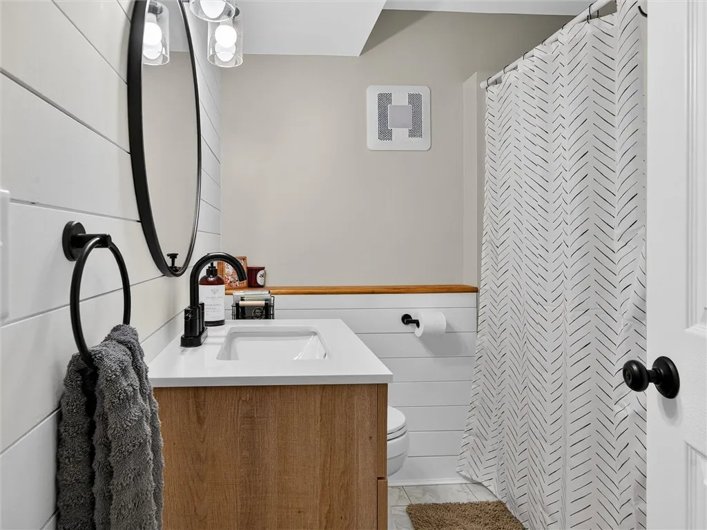 82 Nory Lane, Gates, New York 14606, Gates, New York 14606, 3 Bedrooms Bedrooms, 7 Rooms Rooms,2 BathroomsBathrooms,Residential,For Sale,82 Nory Lane, Gates, New York 14606,0,R1648755