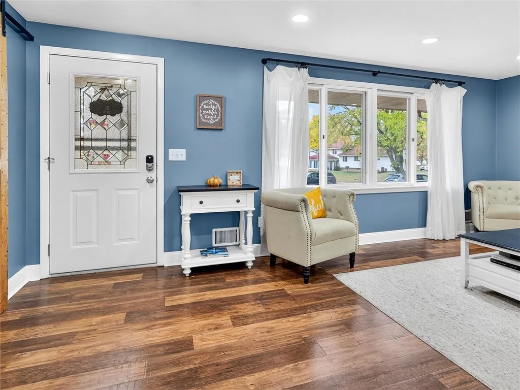 82 Nory Lane, Gates, New York 14606, Gates, New York 14606, 3 Bedrooms Bedrooms, 7 Rooms Rooms,2 BathroomsBathrooms,Residential,For Sale,82 Nory Lane, Gates, New York 14606,0,R1648755