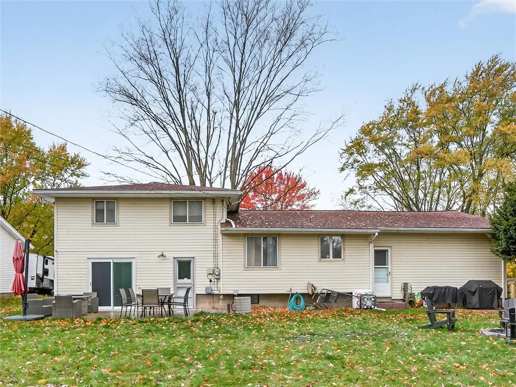 82 Nory Lane, Gates, New York 14606, Gates, New York 14606, 3 Bedrooms Bedrooms, 7 Rooms Rooms,2 BathroomsBathrooms,Residential,For Sale,82 Nory Lane, Gates, New York 14606,0,R1648755