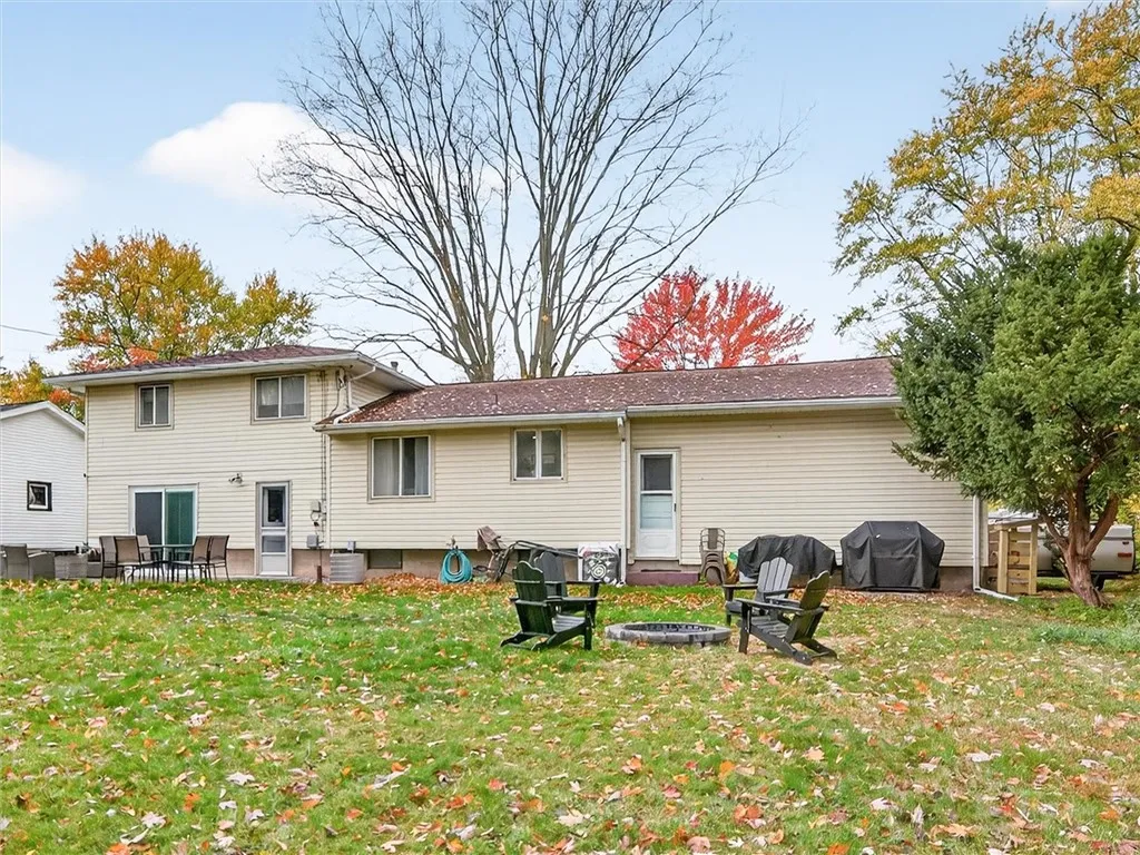 82 Nory Lane, Gates, New York 14606, Gates, New York 14606, 3 Bedrooms Bedrooms, 7 Rooms Rooms,2 BathroomsBathrooms,Residential,For Sale,82 Nory Lane, Gates, New York 14606,0,R1648755