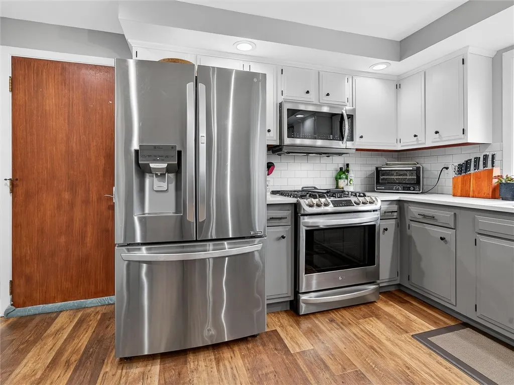 82 Nory Lane, Gates, New York 14606, Gates, New York 14606, 3 Bedrooms Bedrooms, 7 Rooms Rooms,2 BathroomsBathrooms,Residential,For Sale,82 Nory Lane, Gates, New York 14606,0,R1648755