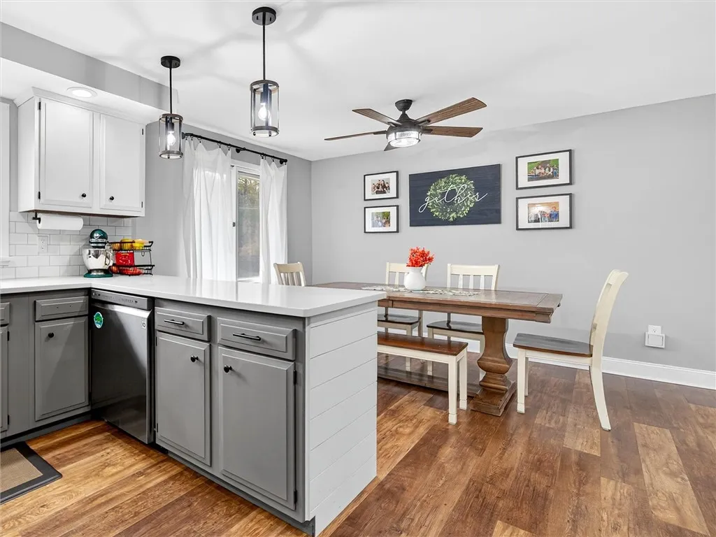 82 Nory Lane, Gates, New York 14606, Gates, New York 14606, 3 Bedrooms Bedrooms, 7 Rooms Rooms,2 BathroomsBathrooms,Residential,For Sale,82 Nory Lane, Gates, New York 14606,0,R1648755