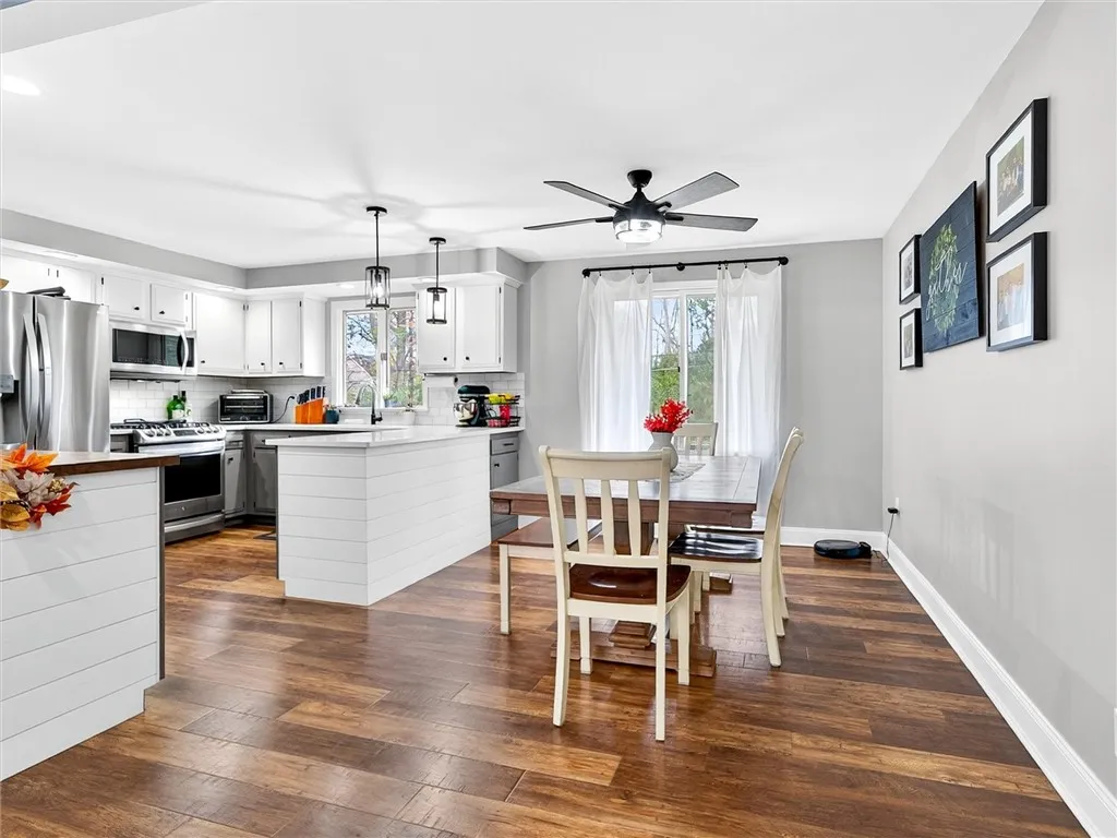 82 Nory Lane, Gates, New York 14606, Gates, New York 14606, 3 Bedrooms Bedrooms, 7 Rooms Rooms,2 BathroomsBathrooms,Residential,For Sale,82 Nory Lane, Gates, New York 14606,0,R1648755