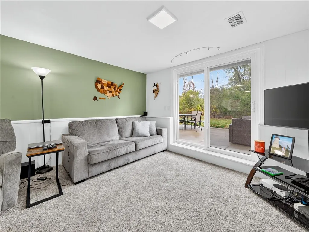 82 Nory Lane, Gates, New York 14606, Gates, New York 14606, 3 Bedrooms Bedrooms, 7 Rooms Rooms,2 BathroomsBathrooms,Residential,For Sale,82 Nory Lane, Gates, New York 14606,0,R1648755