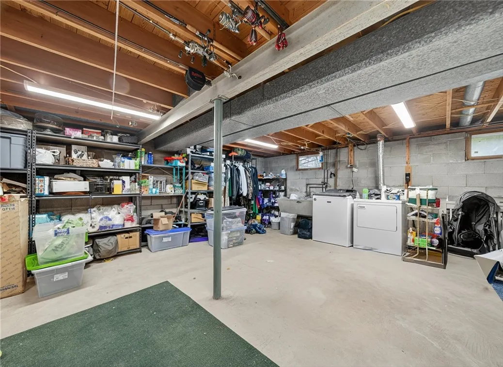 82 Nory Lane, Gates, New York 14606, Gates, New York 14606, 3 Bedrooms Bedrooms, 7 Rooms Rooms,2 BathroomsBathrooms,Residential,For Sale,82 Nory Lane, Gates, New York 14606,0,R1648755