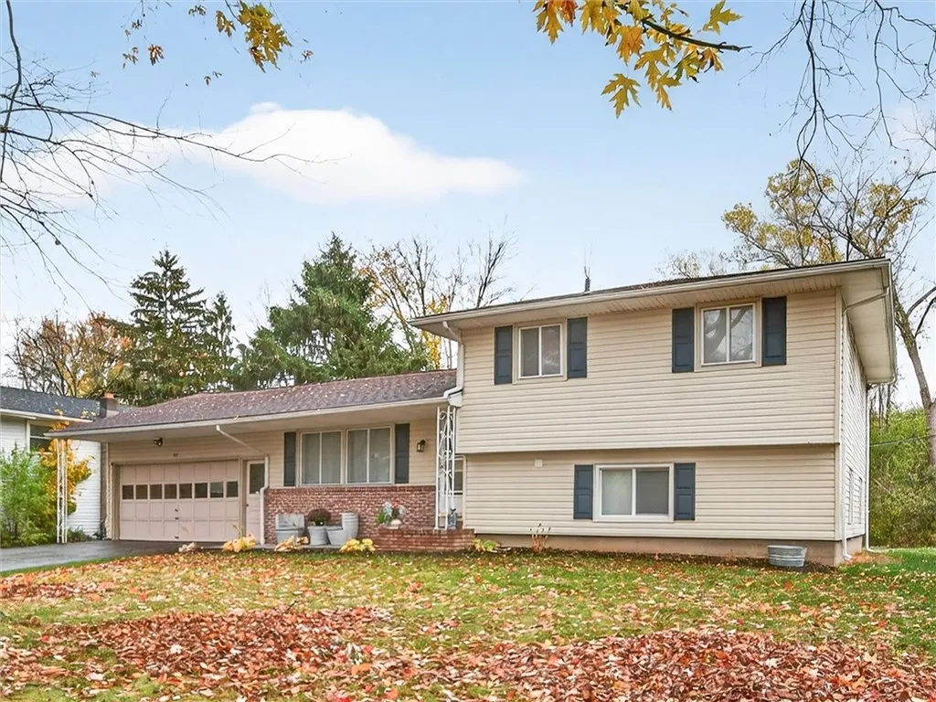 82 Nory Lane, Gates, New York 14606, Gates, New York 14606, 3 Bedrooms Bedrooms, 7 Rooms Rooms,2 BathroomsBathrooms,Residential,For Sale,82 Nory Lane, Gates, New York 14606,0,R1648755