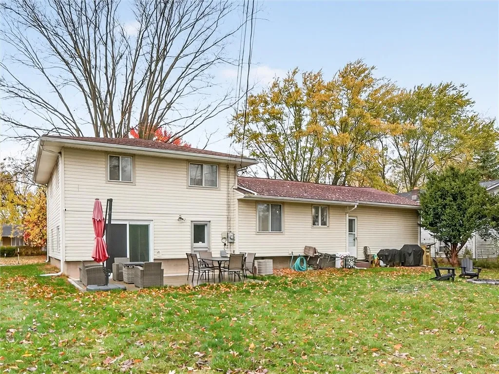 82 Nory Lane, Gates, New York 14606, Gates, New York 14606, 3 Bedrooms Bedrooms, 7 Rooms Rooms,2 BathroomsBathrooms,Residential,For Sale,82 Nory Lane, Gates, New York 14606,0,R1648755