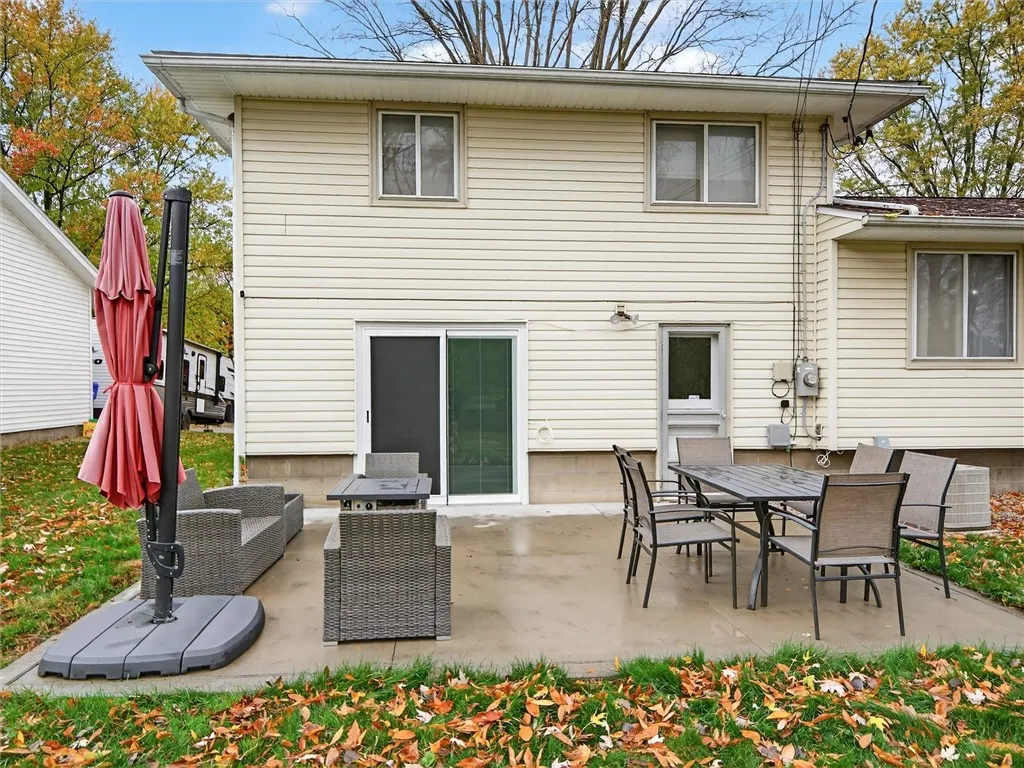 82 Nory Lane, Gates, New York 14606, Gates, New York 14606, 3 Bedrooms Bedrooms, 7 Rooms Rooms,2 BathroomsBathrooms,Residential,For Sale,82 Nory Lane, Gates, New York 14606,0,R1648755