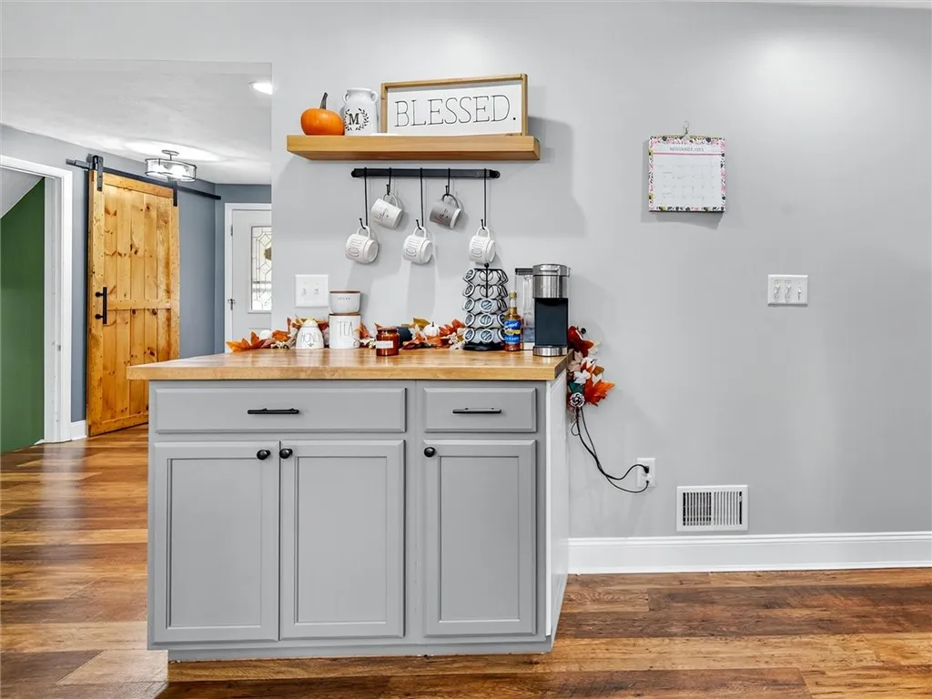 82 Nory Lane, Gates, New York 14606, Gates, New York 14606, 3 Bedrooms Bedrooms, 7 Rooms Rooms,2 BathroomsBathrooms,Residential,For Sale,82 Nory Lane, Gates, New York 14606,0,R1648755