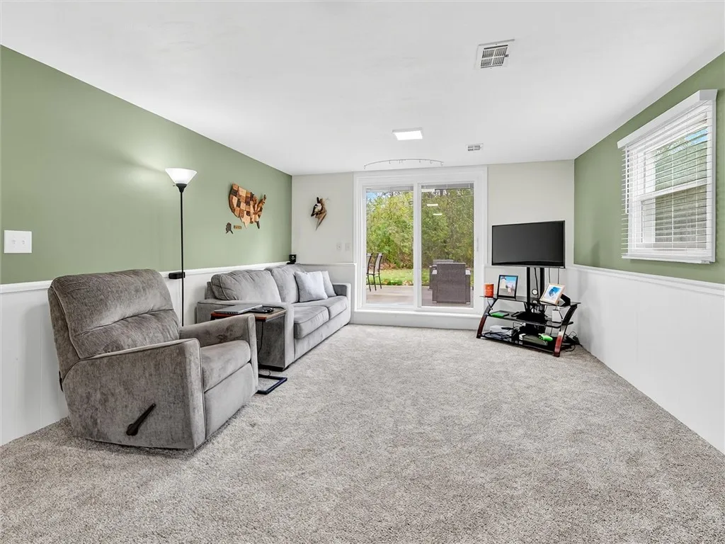 82 Nory Lane, Gates, New York 14606, Gates, New York 14606, 3 Bedrooms Bedrooms, 7 Rooms Rooms,2 BathroomsBathrooms,Residential,For Sale,82 Nory Lane, Gates, New York 14606,0,R1648755