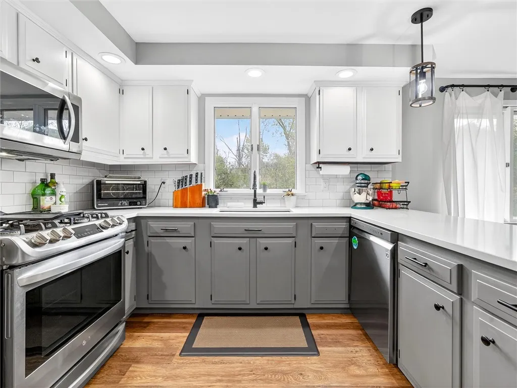 82 Nory Lane, Gates, New York 14606, Gates, New York 14606, 3 Bedrooms Bedrooms, 7 Rooms Rooms,2 BathroomsBathrooms,Residential,For Sale,82 Nory Lane, Gates, New York 14606,0,R1648755