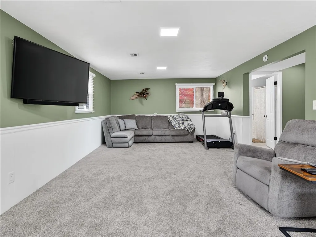 82 Nory Lane, Gates, New York 14606, Gates, New York 14606, 3 Bedrooms Bedrooms, 7 Rooms Rooms,2 BathroomsBathrooms,Residential,For Sale,82 Nory Lane, Gates, New York 14606,0,R1648755