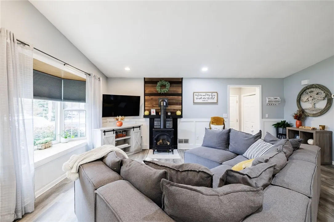 8495 Stringham Drive, Batavia, New York 14020, Batavia, New York 14020, 4 Bedrooms Bedrooms, 7 Rooms Rooms,2 BathroomsBathrooms,Residential,For Sale,8495 Stringham Drive, Batavia, New York 14020,0,R1648698