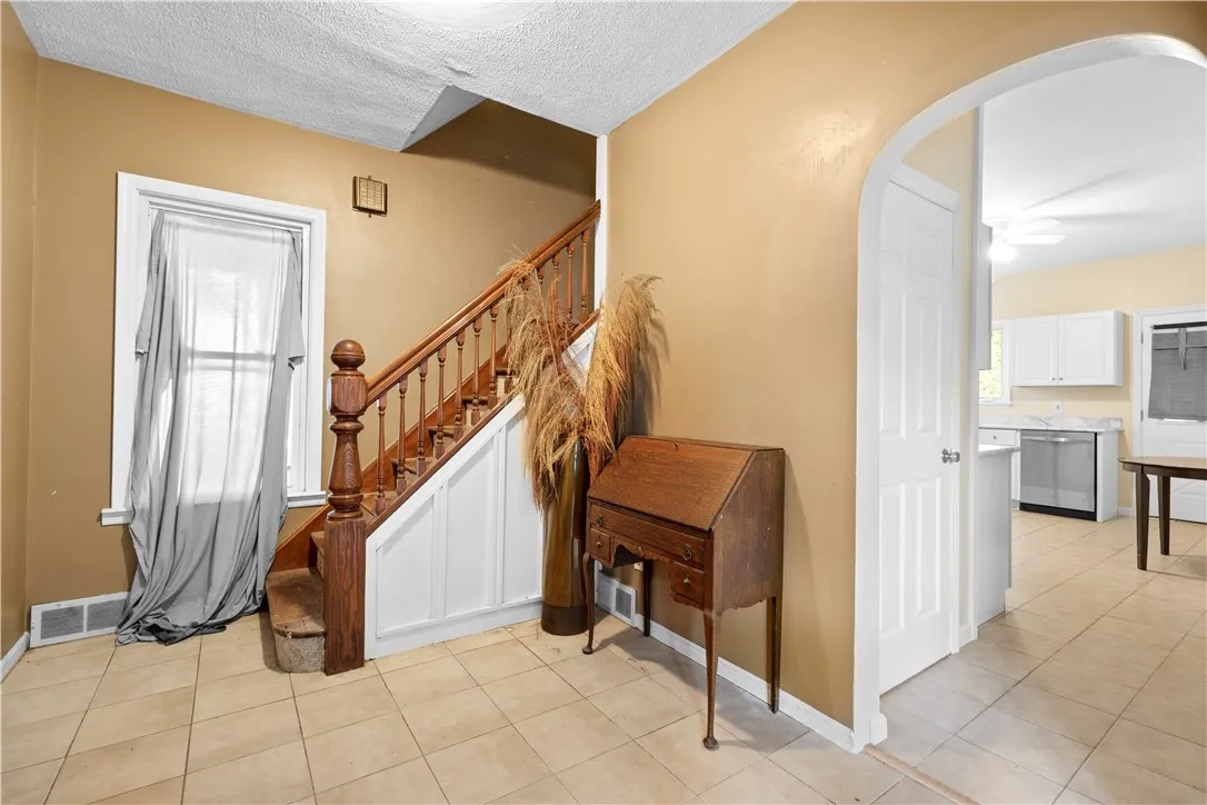 1129 Hilton Avenue, Utica, New York 13501, Utica, New York 13501, 4 Bedrooms Bedrooms, 10 Rooms Rooms,1 BathroomBathrooms,Residential,For Sale,1129 Hilton Avenue, Utica, New York 13501,0,R1648733