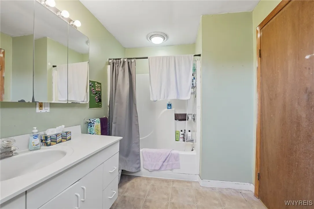 45 Crane Street, Lancaster, New York 14043, Lancaster, New York 14043, 5 Bedrooms Bedrooms, ,3 BathroomsBathrooms,Residential,For Sale,45 Crane Street, Lancaster, New York 14043,0,B1647346