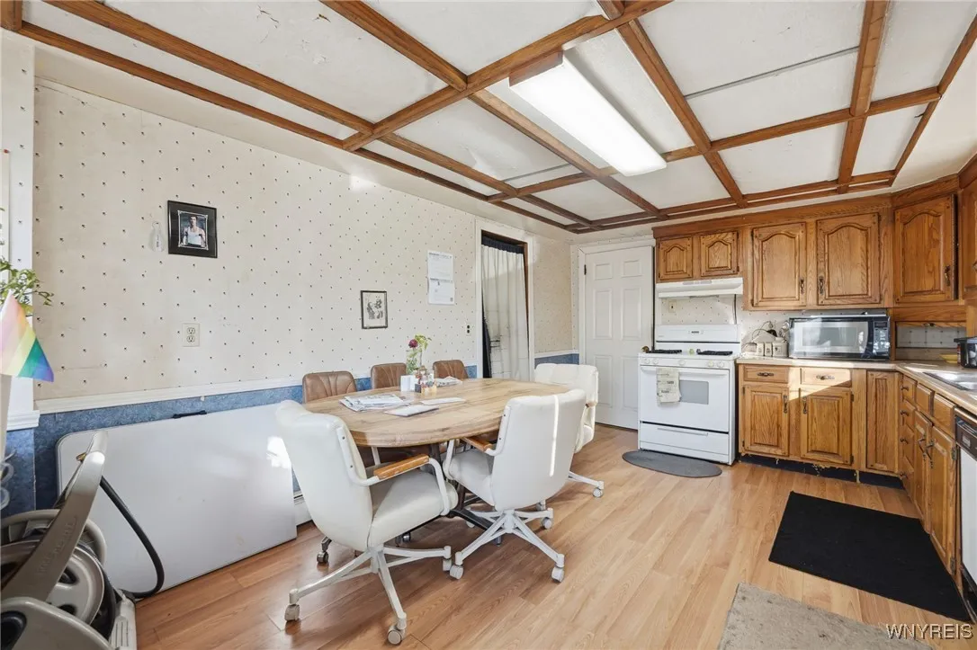 45 Crane Street, Lancaster, New York 14043, Lancaster, New York 14043, 5 Bedrooms Bedrooms, ,3 BathroomsBathrooms,Residential,For Sale,45 Crane Street, Lancaster, New York 14043,0,B1647346