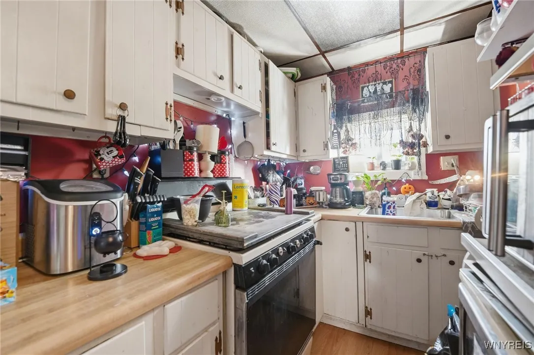 45 Crane Street, Lancaster, New York 14043, Lancaster, New York 14043, 5 Bedrooms Bedrooms, ,3 BathroomsBathrooms,Residential,For Sale,45 Crane Street, Lancaster, New York 14043,0,B1647346
