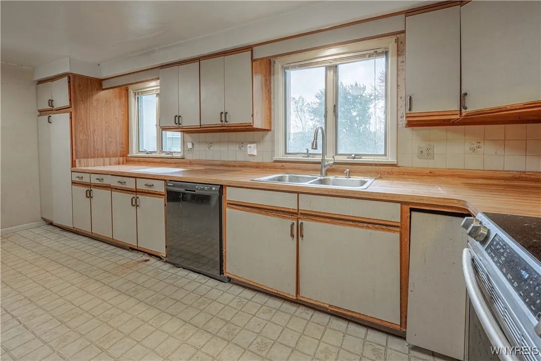 7744 Rochester Road, Royalton, New York 14067, Royalton, New York 14067, 3 Bedrooms Bedrooms, 5 Rooms Rooms,1 BathroomBathrooms,Residential,For Sale,7744 Rochester Road, Royalton, New York 14067,0,B1648301