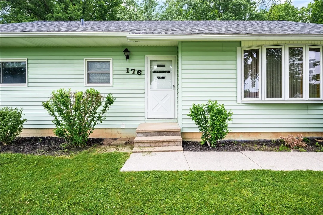 176 Wildbriar Road, Henrietta, New York 14623, Henrietta, New York 14623, 3 Bedrooms Bedrooms, 6 Rooms Rooms,2 BathroomsBathrooms,Residential,For Sale,176 Wildbriar Road, Henrietta, New York 14623,0,R1648760