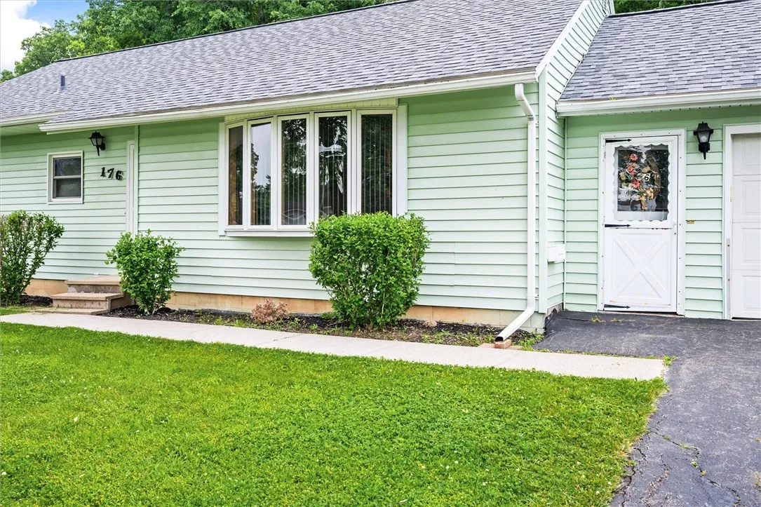 176 Wildbriar Road, Henrietta, New York 14623, Henrietta, New York 14623, 3 Bedrooms Bedrooms, 6 Rooms Rooms,2 BathroomsBathrooms,Residential,For Sale,176 Wildbriar Road, Henrietta, New York 14623,0,R1648760