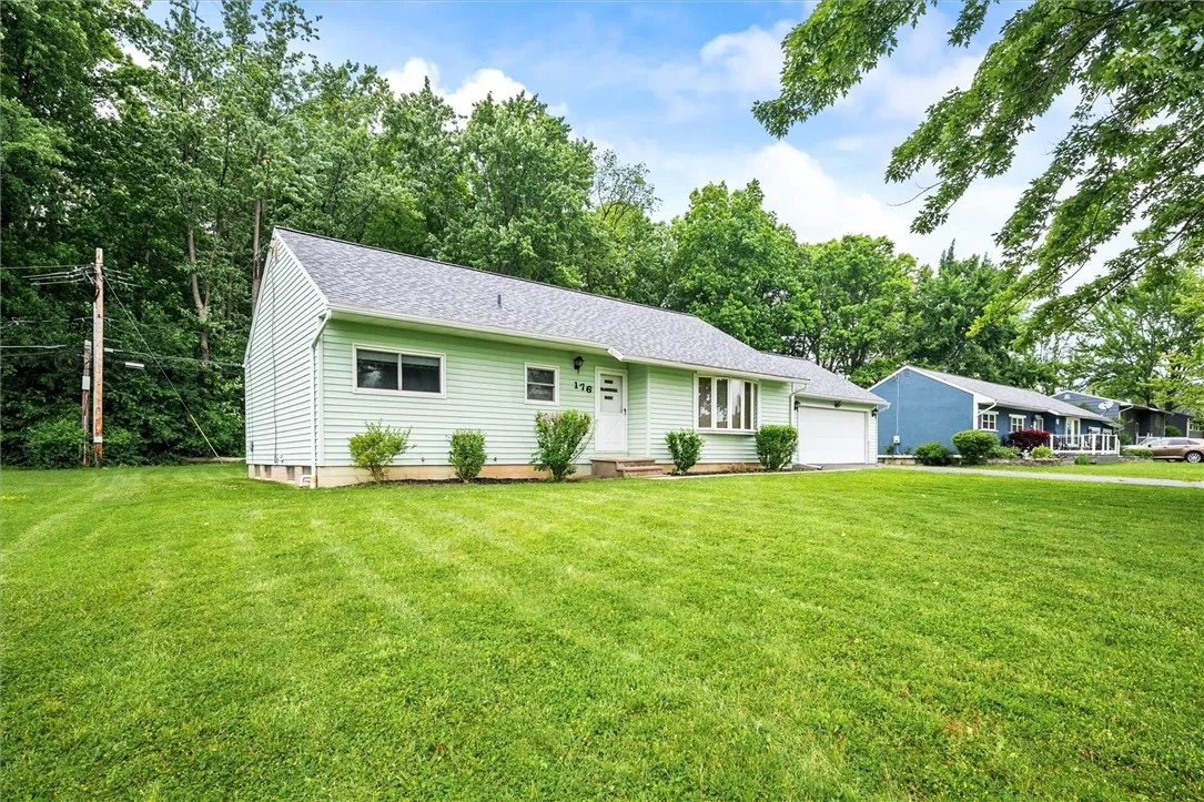 176 Wildbriar Road, Henrietta, New York 14623, Henrietta, New York 14623, 3 Bedrooms Bedrooms, 6 Rooms Rooms,2 BathroomsBathrooms,Residential,For Sale,176 Wildbriar Road, Henrietta, New York 14623,0,R1648760