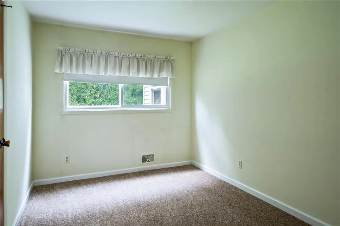 176 Wildbriar Road, Henrietta, New York 14623, Henrietta, New York 14623, 3 Bedrooms Bedrooms, 6 Rooms Rooms,2 BathroomsBathrooms,Residential,For Sale,176 Wildbriar Road, Henrietta, New York 14623,0,R1648760