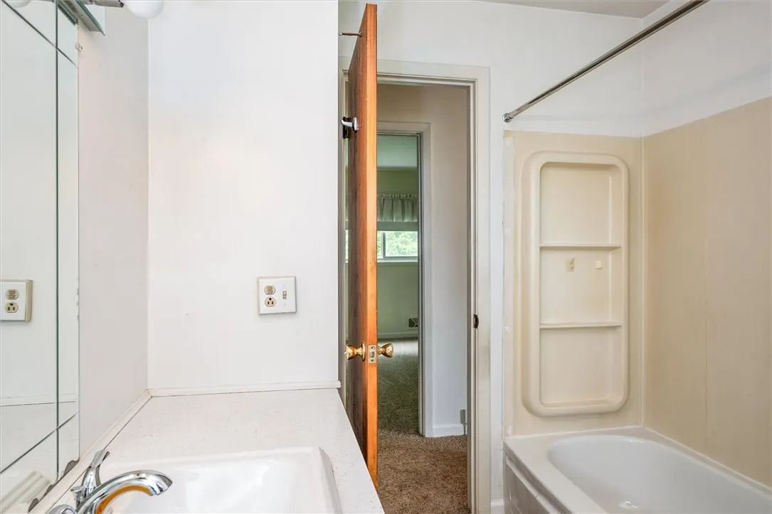 176 Wildbriar Road, Henrietta, New York 14623, Henrietta, New York 14623, 3 Bedrooms Bedrooms, 6 Rooms Rooms,2 BathroomsBathrooms,Residential,For Sale,176 Wildbriar Road, Henrietta, New York 14623,0,R1648760
