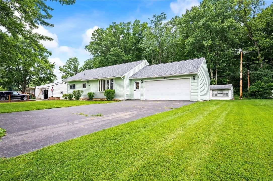 176 Wildbriar Road, Henrietta, New York 14623, Henrietta, New York 14623, 3 Bedrooms Bedrooms, 6 Rooms Rooms,2 BathroomsBathrooms,Residential,For Sale,176 Wildbriar Road, Henrietta, New York 14623,0,R1648760