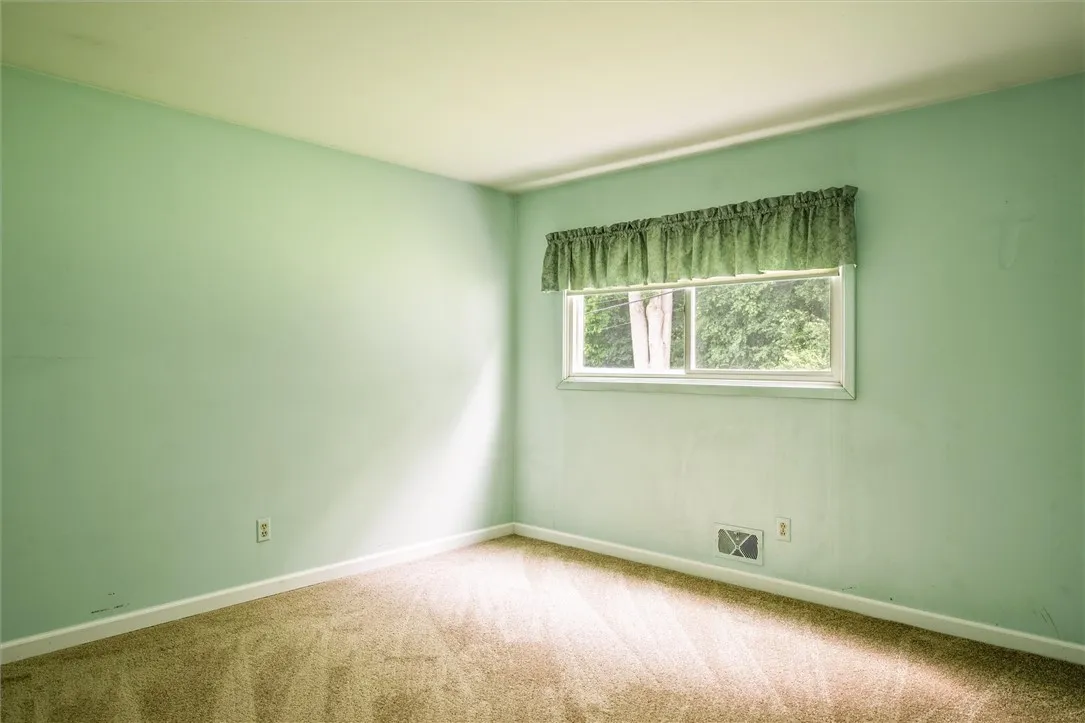 176 Wildbriar Road, Henrietta, New York 14623, Henrietta, New York 14623, 3 Bedrooms Bedrooms, 6 Rooms Rooms,2 BathroomsBathrooms,Residential,For Sale,176 Wildbriar Road, Henrietta, New York 14623,0,R1648760