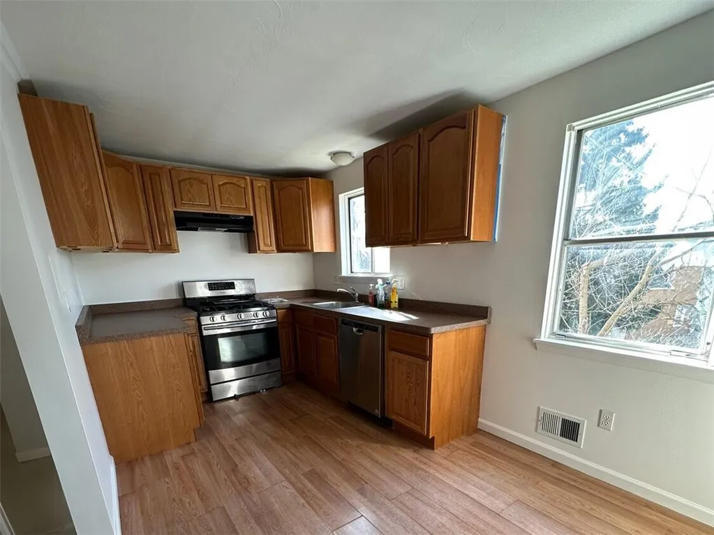 1078c Mt Hope Avenue Un21, Rochester, New York 146, Rochester, New York 14620, 2 Bedrooms Bedrooms, 6 Rooms Rooms,1 BathroomBathrooms,Residential,For Sale,1078c Mt Hope Avenue Un21, Rochester, New York 146,0,R1648639