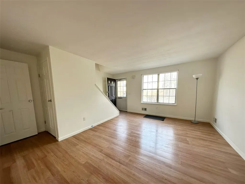 1078c Mt Hope Avenue Un21, Rochester, New York 146, Rochester, New York 14620, 2 Bedrooms Bedrooms, 6 Rooms Rooms,1 BathroomBathrooms,Residential,For Sale,1078c Mt Hope Avenue Un21, Rochester, New York 146,0,R1648639