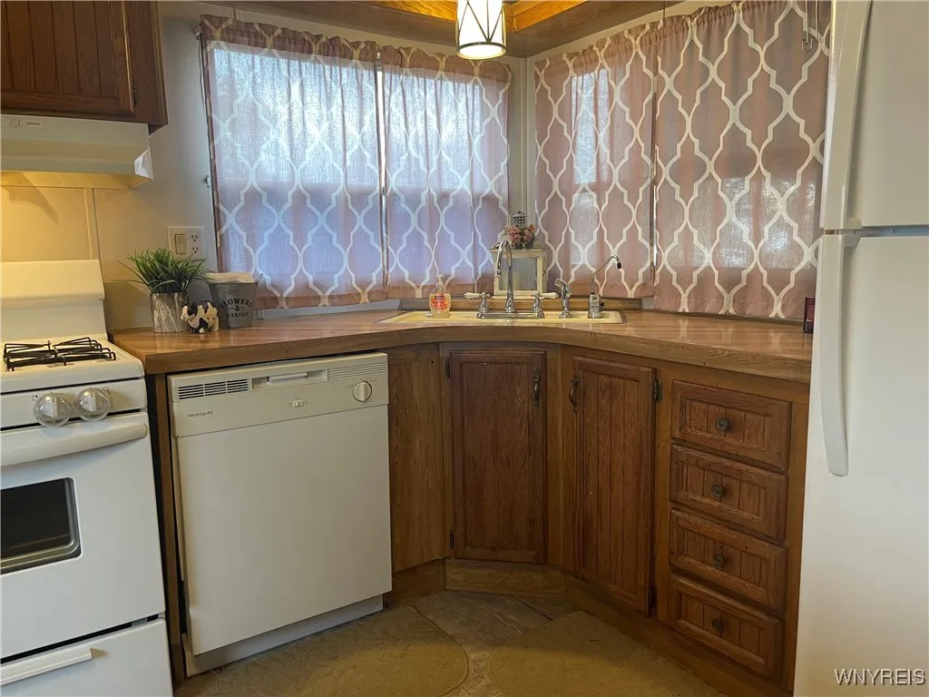 11 Melody Lane, Cheektowaga, New York 14225, Cheektowaga, New York 14225, 2 Bedrooms Bedrooms, 5 Rooms Rooms,1 BathroomBathrooms,Residential,For Sale,11 Melody Lane, Cheektowaga, New York 14225,0,B1648757