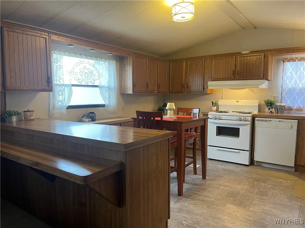 11 Melody Lane, Cheektowaga, New York 14225, Cheektowaga, New York 14225, 2 Bedrooms Bedrooms, 5 Rooms Rooms,1 BathroomBathrooms,Residential,For Sale,11 Melody Lane, Cheektowaga, New York 14225,0,B1648757