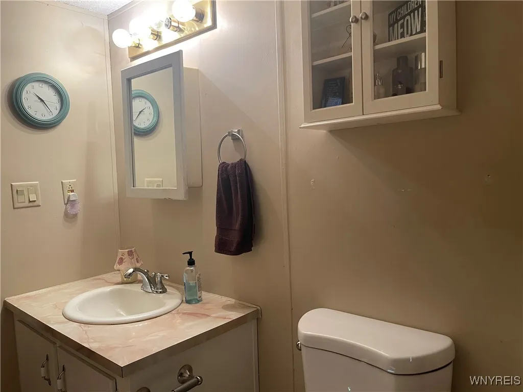 11 Melody Lane, Cheektowaga, New York 14225, Cheektowaga, New York 14225, 2 Bedrooms Bedrooms, 5 Rooms Rooms,1 BathroomBathrooms,Residential,For Sale,11 Melody Lane, Cheektowaga, New York 14225,0,B1648757