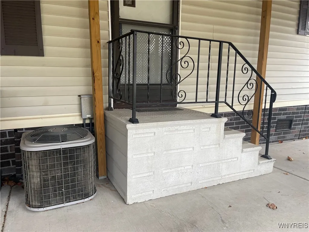 11 Melody Lane, Cheektowaga, New York 14225, Cheektowaga, New York 14225, 2 Bedrooms Bedrooms, 5 Rooms Rooms,1 BathroomBathrooms,Residential,For Sale,11 Melody Lane, Cheektowaga, New York 14225,0,B1648757