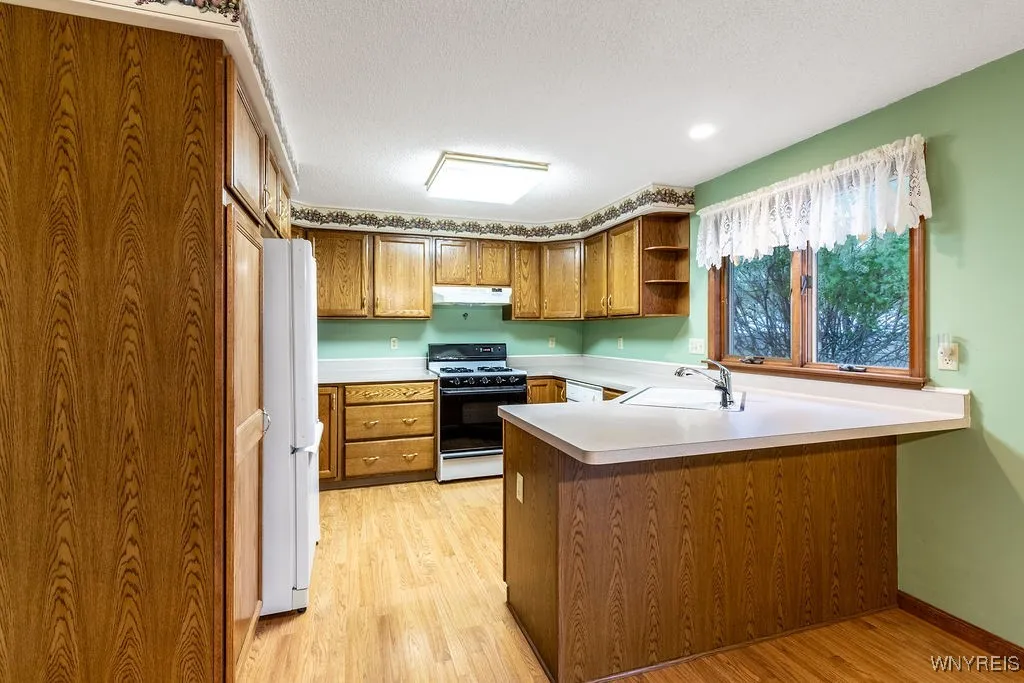 Breakfast bar for casual dining