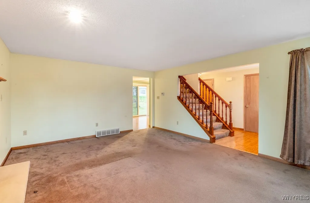 2194 Woodsfield Drive, Hamburg, New York 14085, Hamburg, New York 14085, 3 Bedrooms Bedrooms, 7 Rooms Rooms,1 BathroomBathrooms,Residential,For Sale,2194 Woodsfield Drive, Hamburg, New York 14085,0,B1648738