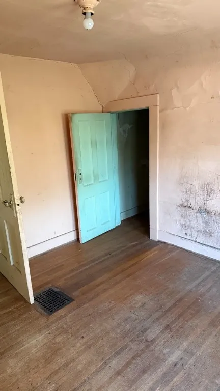 172 Moulson Street, Rochester, New York 14621, Rochester, New York 14621, 4 Bedrooms Bedrooms, 8 Rooms Rooms,2 BathroomsBathrooms,Residential,For Sale,172 Moulson Street, Rochester, New York 14621,0,R1648753