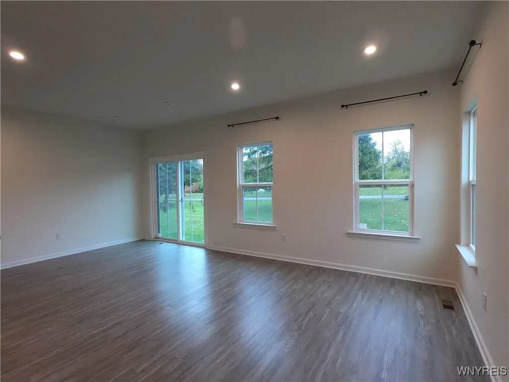 3581 Big Tree Road 10, Hamburg, New York 14075, Hamburg, New York 14075, 3 Bedrooms Bedrooms, 6 Rooms Rooms,2 BathroomsBathrooms,Residential,For Sale,3581 Big Tree Road 10, Hamburg, New York 14075,0,B1648725