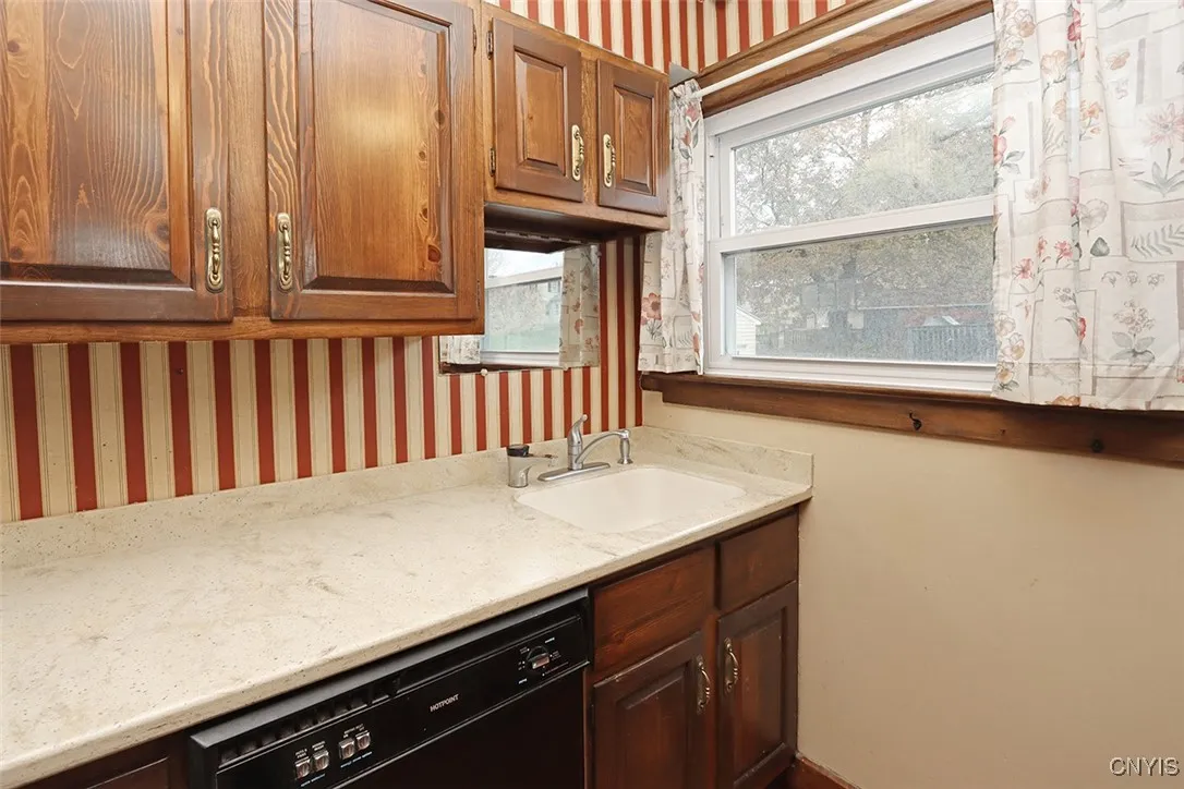 304 Cornwall Drive, Dewitt, New York 13214, De Witt, New York 13214, 4 Bedrooms Bedrooms, 8 Rooms Rooms,3 BathroomsBathrooms,Residential,For Sale,304 Cornwall Drive, Dewitt, New York 13214,0,S1648093