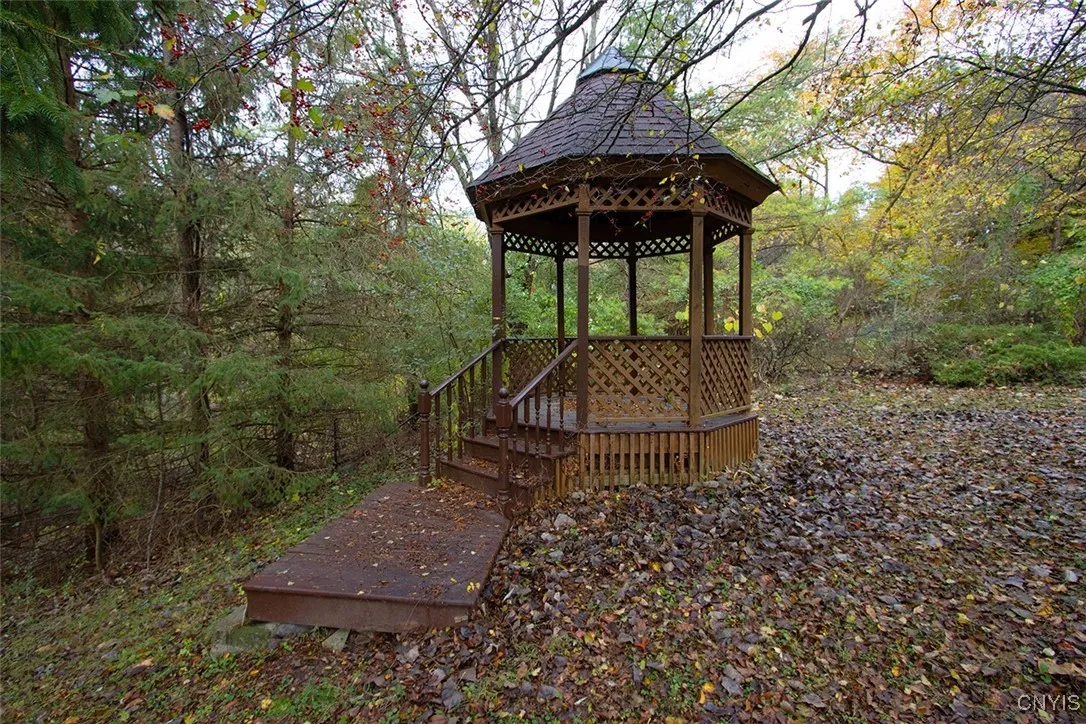 304 Cornwall Drive, Dewitt, New York 13214, De Witt, New York 13214, 4 Bedrooms Bedrooms, 8 Rooms Rooms,3 BathroomsBathrooms,Residential,For Sale,304 Cornwall Drive, Dewitt, New York 13214,0,S1648093