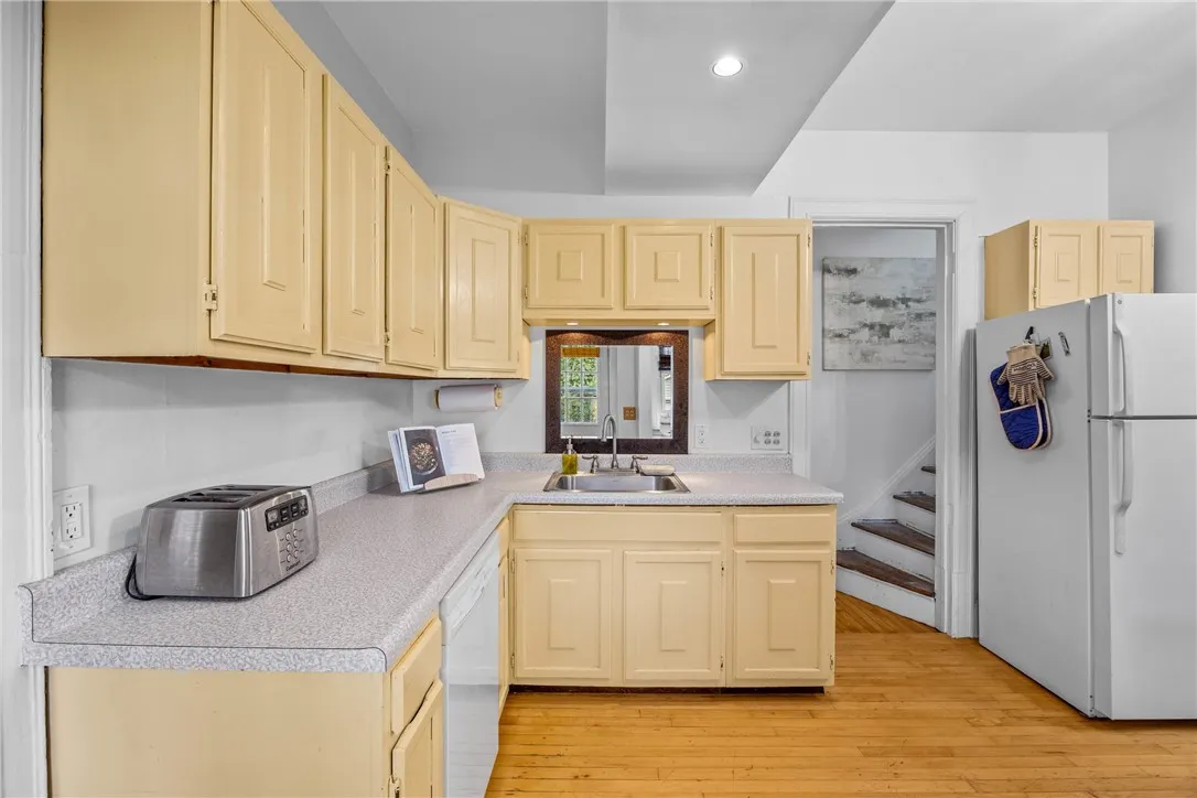 34 Riverside Street, Rochester, New York 14613, Rochester, New York 14613, 4 Bedrooms Bedrooms, 8 Rooms Rooms,1 BathroomBathrooms,Residential,For Sale,34 Riverside Street, Rochester, New York 14613,0,R1648768